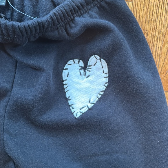 AQUA + Kerri Rosenthal Black Heart Patch Sweatpants Bloomingdale’s Exclusive - Picture 3 of 5